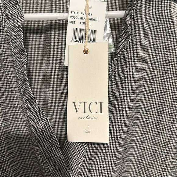 NWT Vici XS Top. - Picture 3 of 6